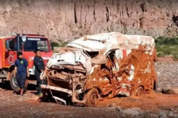 600x400_cafayate-alud-arrastro-ambulancia-trasladaba-paciente-1068760-144026.webp