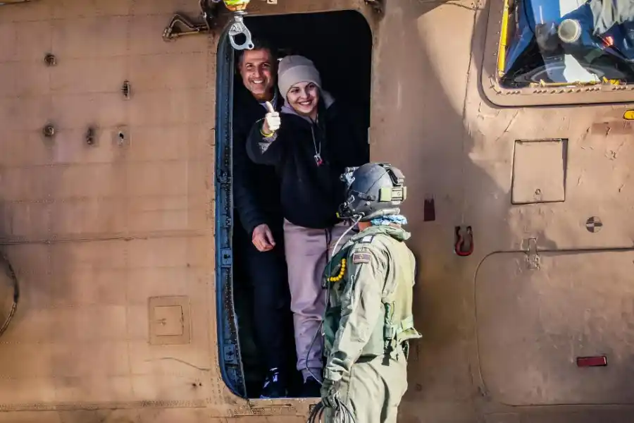 TRASLADO. Las jóvenes y sus familias fueron llevadas a Israel en avión.