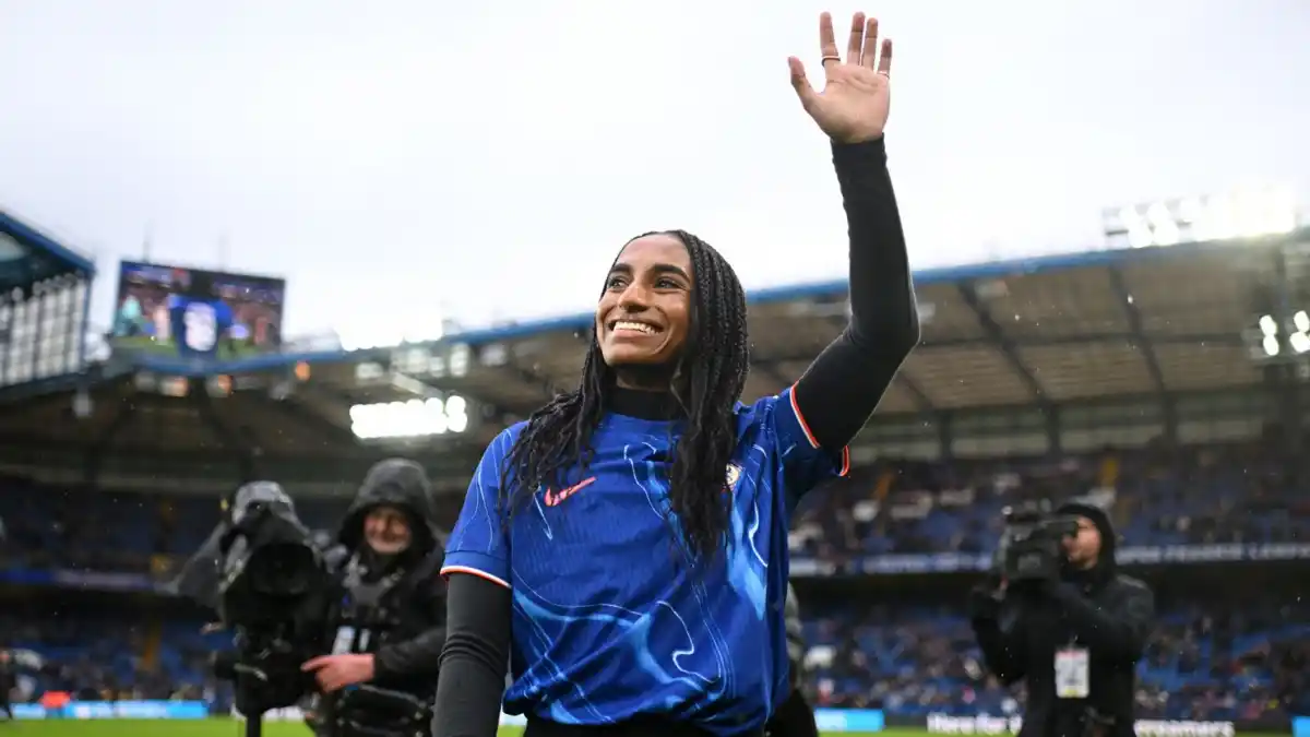 El fútbol femenino continúa rompiendo barreras, y el fichaje de Naomi Girma por el Chelsea. 