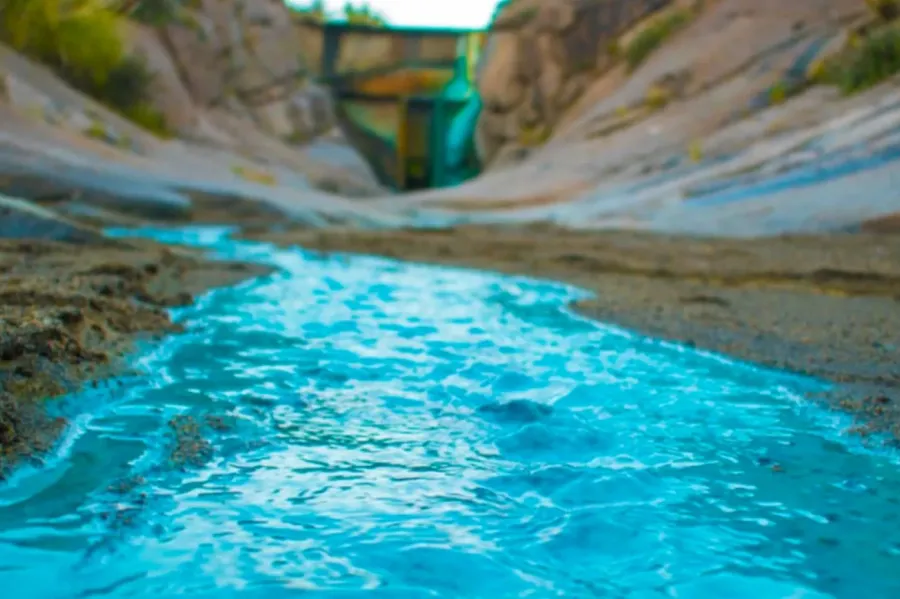 SACADO DE UNA PELICULA. El río Aguada del Cobre tiene una coloración turquesa de forma completamente natural. / EL DIARIO 24