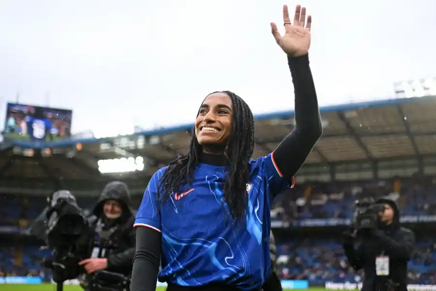 El fútbol femenino continúa rompiendo barreras, y el fichaje de Naomi Girma por el Chelsea. 