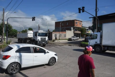 El cruce de avenida Francisco de Aguirre y Viamonte cuenta con un nuevo semáforo