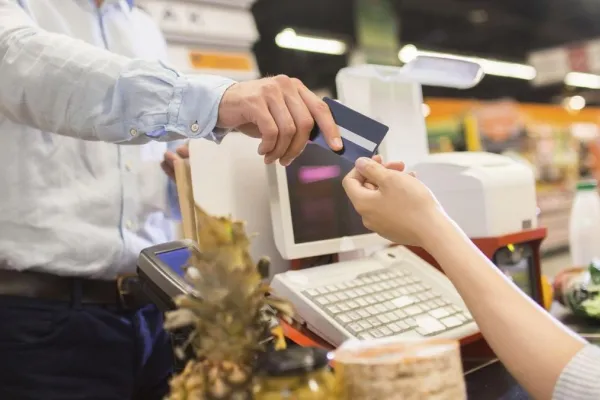 Comercio acordó un incremento del 5,1% para el primer trimestre: de cuánto será el básico