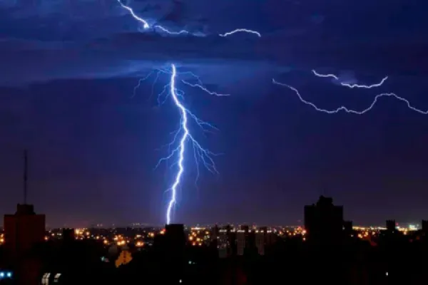 600x400_tucuman-bajo-alerta-meteorologica-naranja-que-peligros-implica-esta-advertencia-1068935-075714.webp