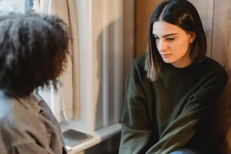 Estas expresiones puede reflejar la justificación de comentarios hirientes o críticas.