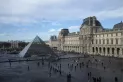 Museo del Louvre: más de 60 investigadores policiales buscan pistas de los ladrones de joyas