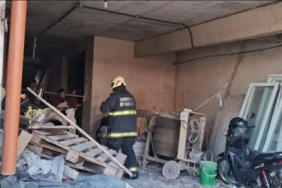 Tragedia en un edificio en construcción: un montacargas cayó al vacío y mató a un operario