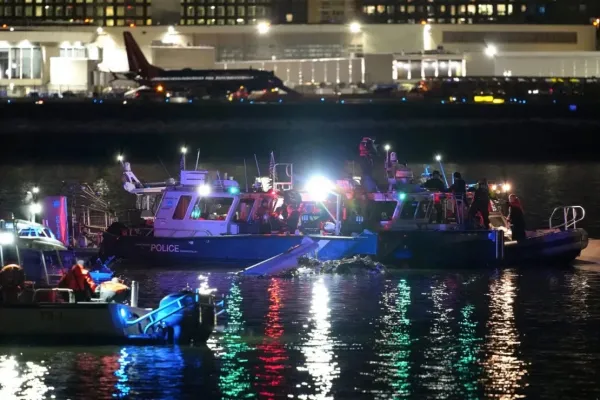 ¿Qué pasó en el Aeropuerto de Washington?: la posible causa del accidente aéreo
