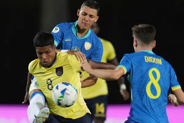Argentina clasifica gracias a la victoria de Brasil. 