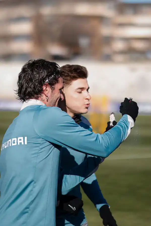 El divertido festejo de cumpleaños que Rodrigo De Paul le organizó a Julián Álvarez