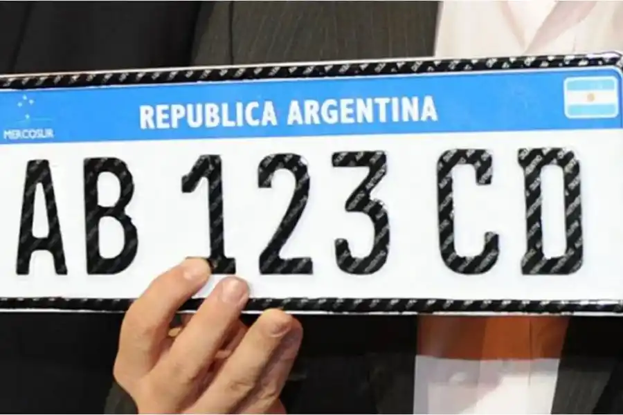 Qué pasa con las patentes de papel: ¿se puede salir del país con ellas?