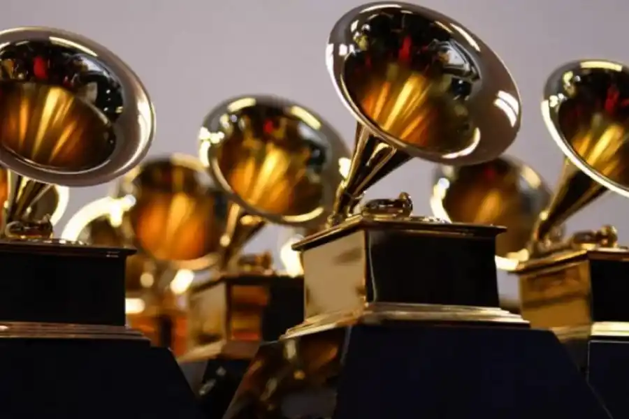 GRAMÓFONOS. Los premios están preparados ya para la ceremonia.