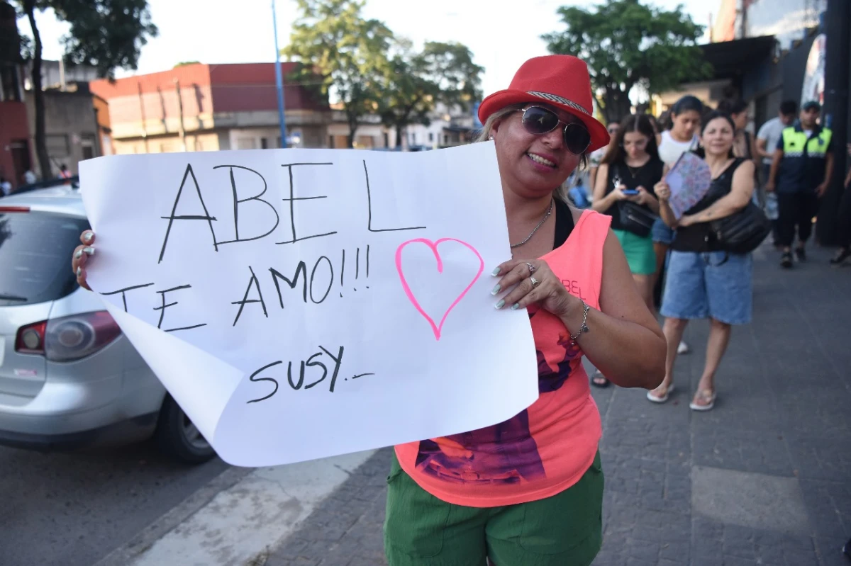 Luego de la reprogramación de su show debido a las fuertes lluvias vistas el fin de semana anterior, el cantante dará su show esta noche. LA GACETA / FOTOS DE ANALIA JARAMILLO 