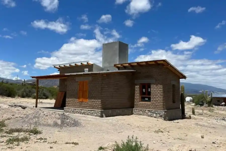 AMBIENTES SOSTENIBLES. La construcción con adobe permite espacios térmicamente confortables.