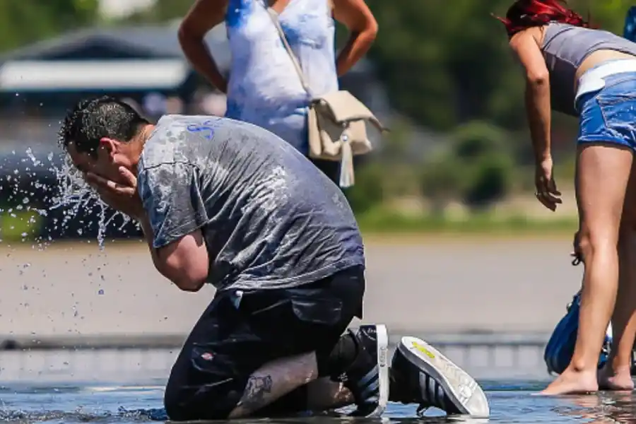 La deshidratación severa y la falta de sales minerales esenciales pueden agravar el cuadro clínico (Imagen Ilustrativa Infobae)