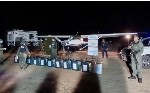 LOS ÚLTIMOS ANTECEDENTES DE VUELOS NARCOS. En julio de 2023, octubre de 2024 y enero de 2025 secuestraron importantes cantidades de cocaína que eran trasladadas en bultos y envoltorios muy similares.