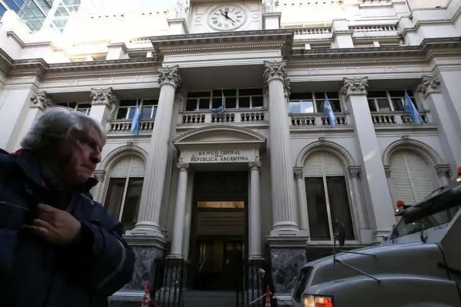 OBJETIVOS. El Banco Central intenta profundizar el proceso de moderación inflacionaria y robustecer la estrategia de “carry trade” local.