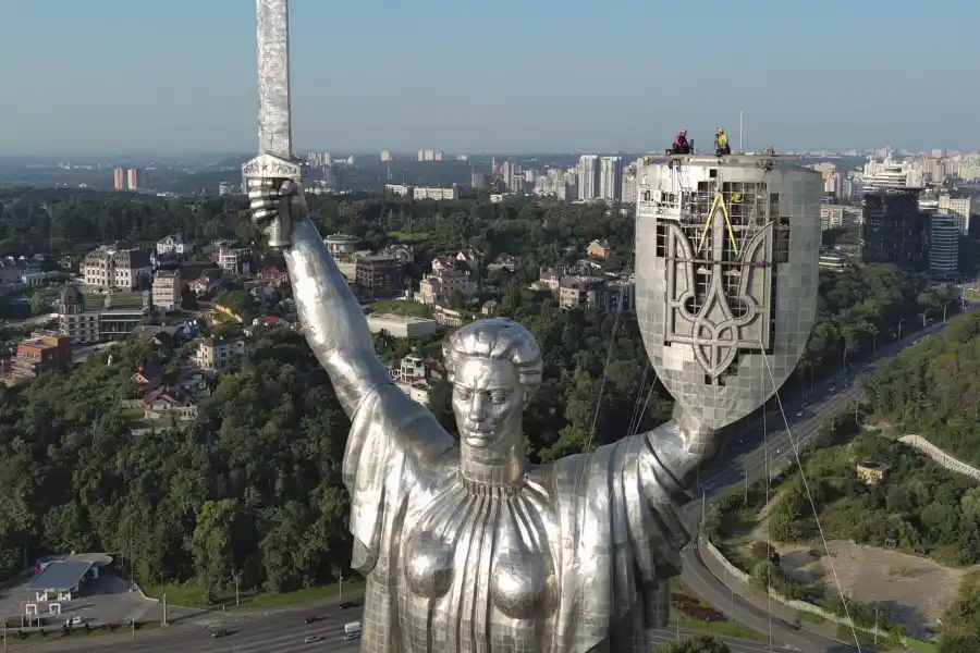 Cuando el acero es arte: las obras que deslumbran al mundo y los casos argentinos