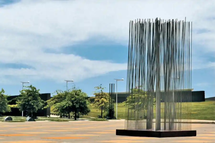 Cuando el acero es arte: las obras que deslumbran al mundo y los casos argentinos