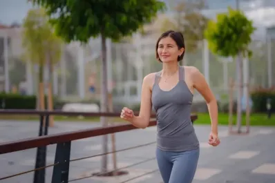 ¿Cómo lograr un abdomen plano caminando? estas rutinas te ayudarán a perder grasa solo con andar