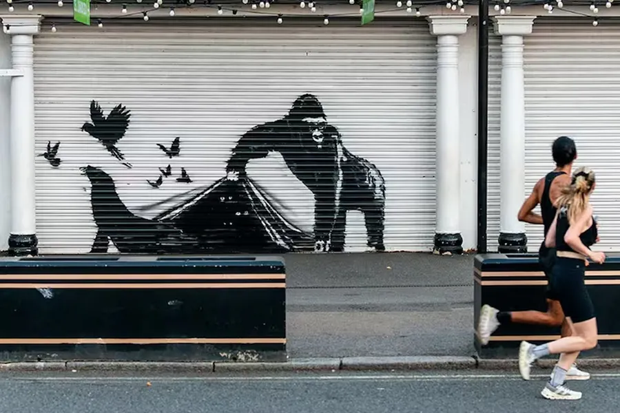 La caminata del gorila conecta con los orígenes más primitivos.