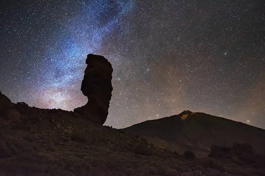 CIELO ESTRELLADO EN LA CIUDAD. Tenerife es una isla de España en la que se pueden apreciar las constelaciones. / ISTOCK