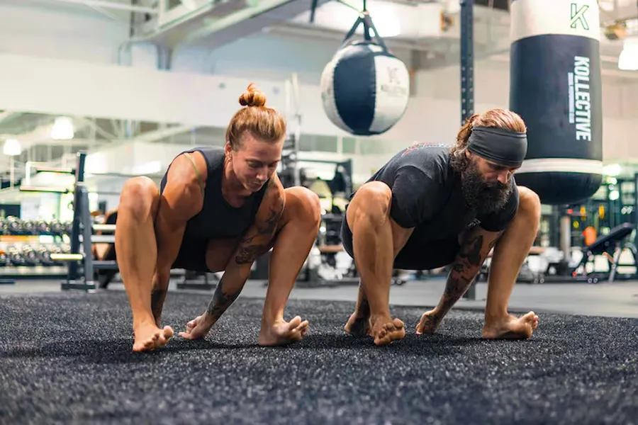 El ejercicio precisa de una gran coordinación para sincronizar piernas y brazos