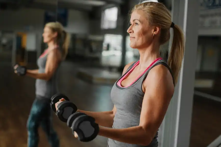 Entrenar los bíceps mediante movimientos de estiramiento puede generar hasta un 11,5% más de fuerza en solo cuatro semanas, de acuerdo con el estudio