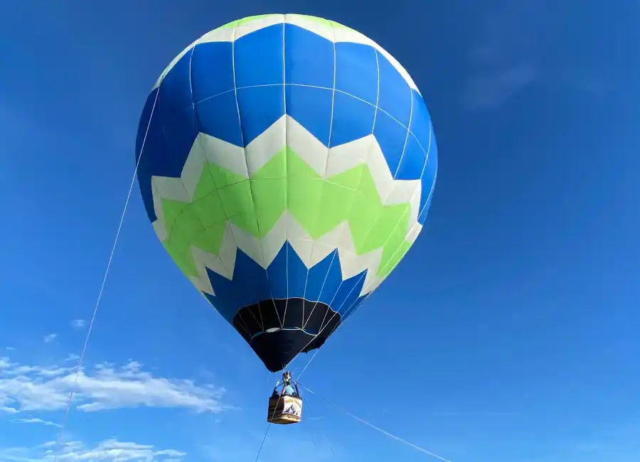 EN EL AIRE. Los viajes en globo aerostático duran unos 15 minutos aproximadamente. / MELIK VIAJES