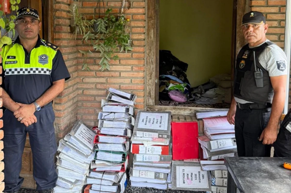 HALLAZGO. En el marco de la investigación, la policía encontró una importante cantidad de documentación oficial en la casa paterna de Jorge Cruz.