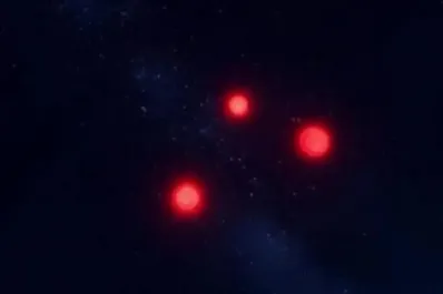 La NASA halló tres puntos rojos en el espacio que serían de galaxias cercanas al Bing Bang
