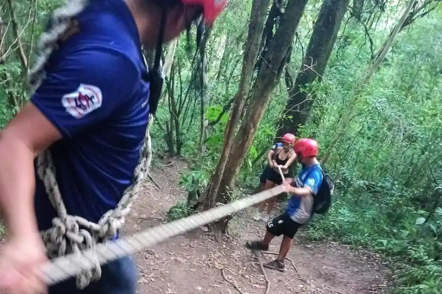 AGUAS CHIQUITAS. Dos adolescentes fueron asistidos por rescatistas. la gaceta / foto de franco vera