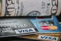 Cuotas en dólares y pagos con QR: qué cambia con la nueva regulación del BCRA