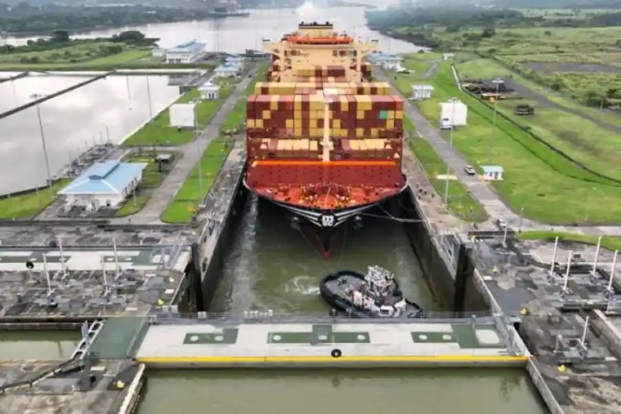 MECÁNICA. Un sistema de esclusas sirve para compensar la diferencia de altura entre el Atlántico y el Pacífico.