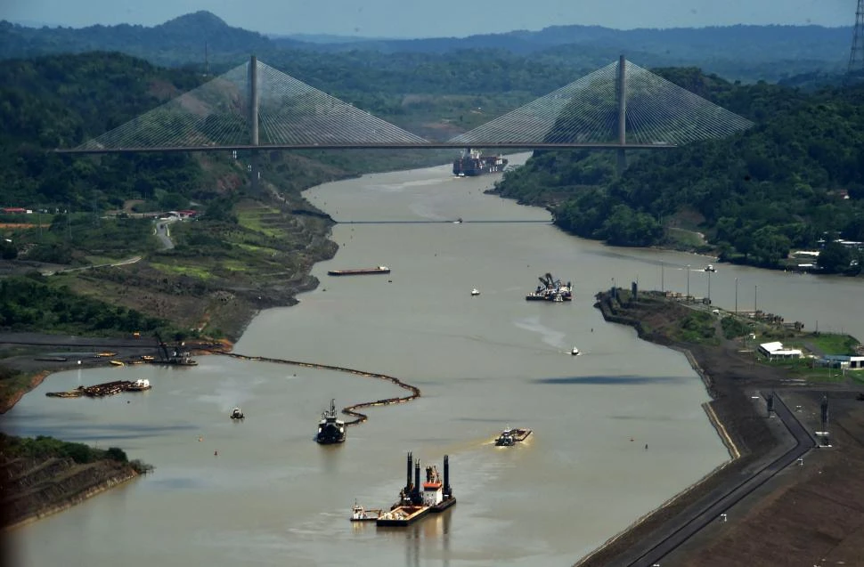 TRÁFICO. El canal es una vía fundamental para el comercio interoceánico. fotos afp