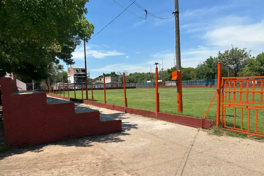 INTACTO. Así luce el campo de juego donde Lionel Messi dio sus primeros pasos con el fútbol.