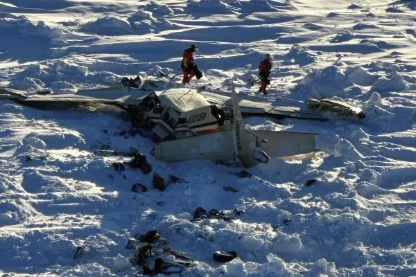 600x400_avion-diez-tripulantes-se-estrella-alaska-estados-unidos-1070407-115219.webp