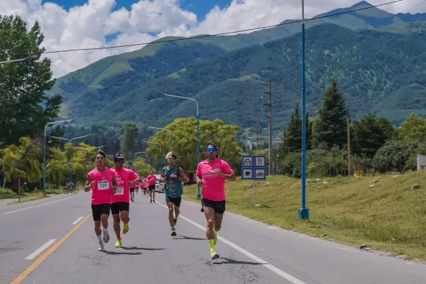 600x400_mas-2000-personas-participaron-sexta-edicion-maraton-mirador-tafi-valle-1070413-100726.webp