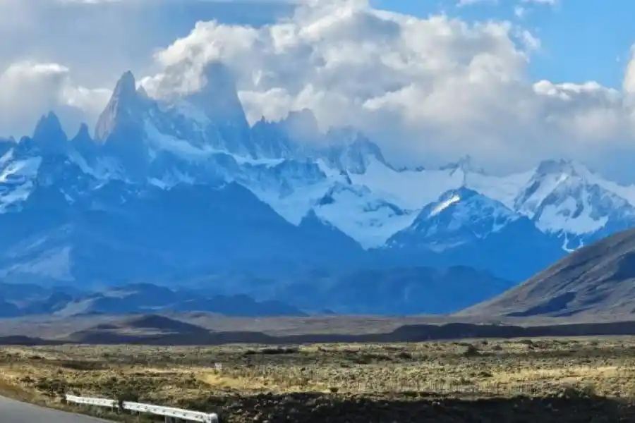 IMAGEN IMPONENTE. Una postal del monte Fitz Roy desde la ruta 40.