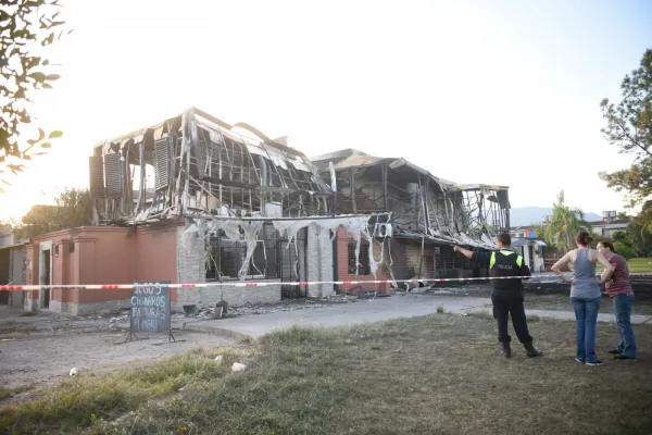Incendio en Lomas de Tafí: la propiedad quedó inhabitable y deberá ser demolida