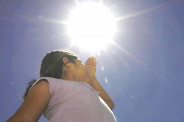 Ola de calor: cómo protegerse del sol correctamente y evitar riesgos