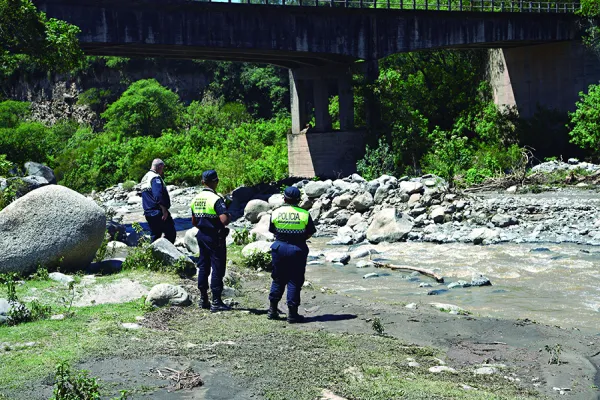600x400_prevencin-personal-policial-raco-tareas-supervision-vigilando-zona-luego-creciente-rio-1070603-231135.webp