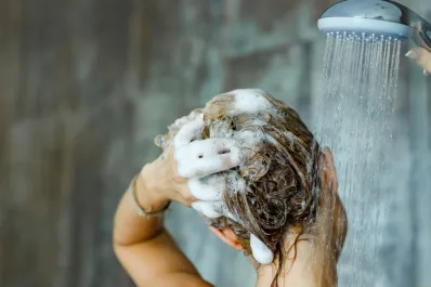 Salud capilar en verano: ¿qué tan bueno es lavarse el pelo todo los días en esta época?