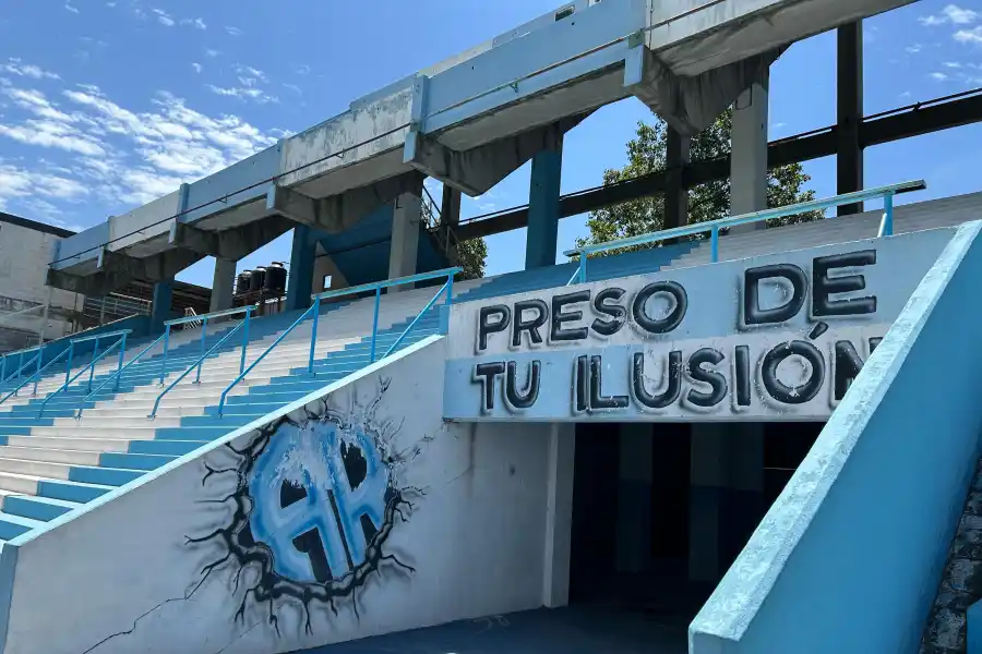 LLAMATIVO. El estadio de Atlético de Rafaela posee distintos murales que describen la pasión del fanático.