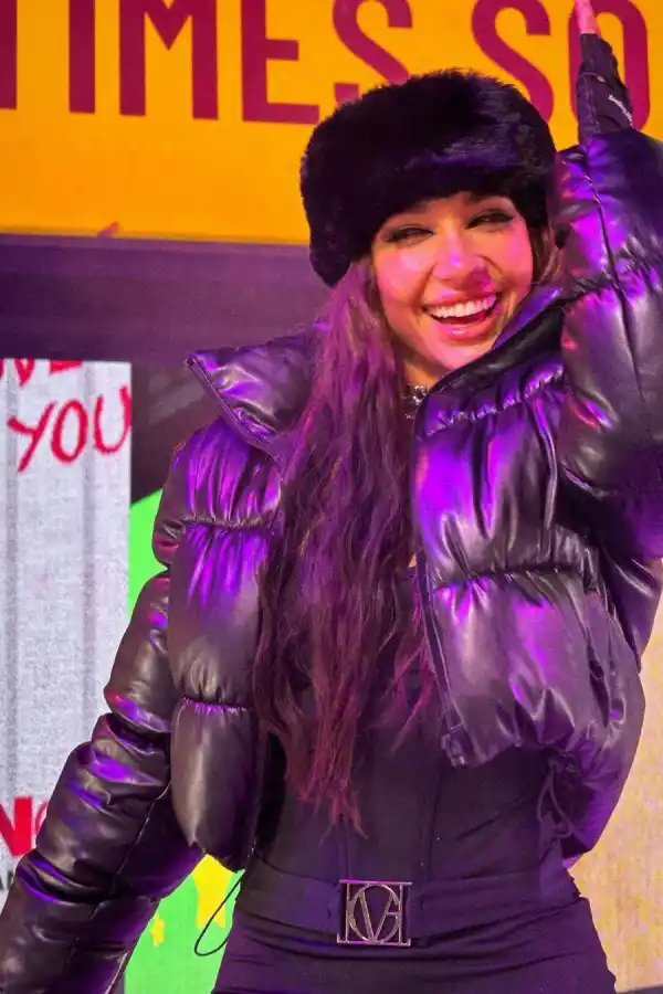María Becerra cantó en Times Square por los festejos de Año Nuevo.