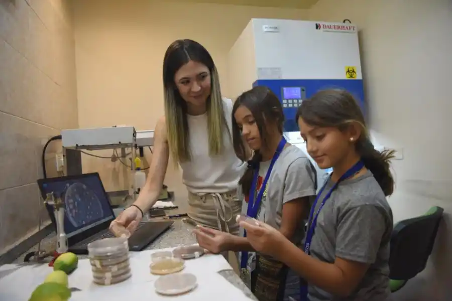 CURIOSIDAD. Las chicas preguntan y las científicas responden. LA GACETA / FOTOs DE ANALIA JARAMILLO