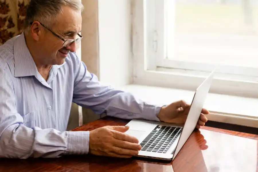 Los jubilados que quieran seguir trabajando podrán hacerlo y cobrar tus haberes sin limitación.