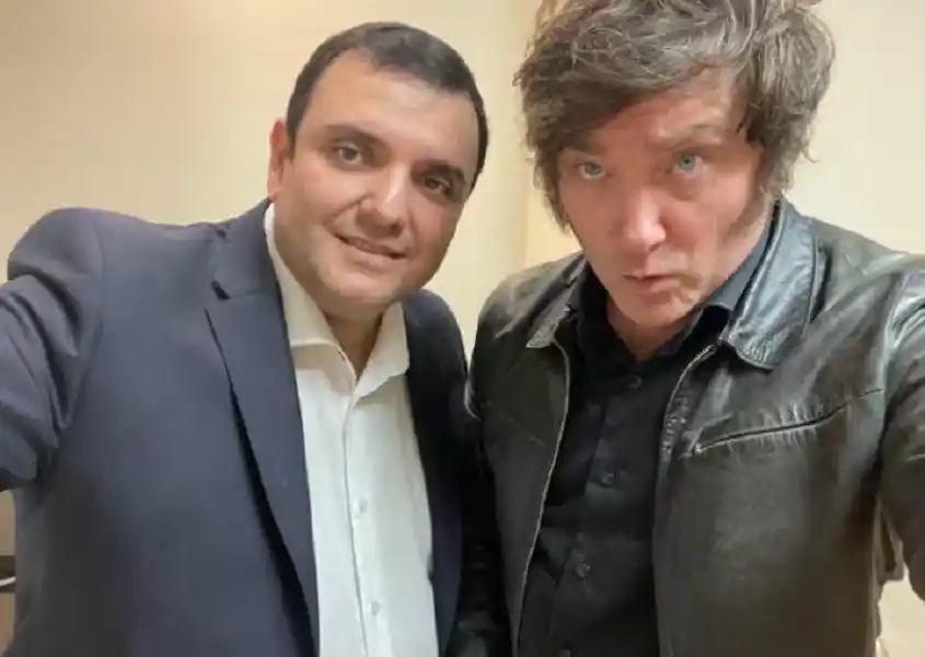 Gerardo Huesen junto a Javier Milei. Foto: X / ARCHIVO