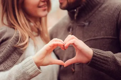 Para dedicar en San Valentín: las 20 frases de amor y amistad de los autores más célebres