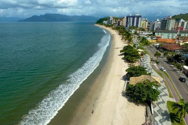 600x400_turismo-en-sao-paulo-playa-martim-sa-atractivo-ciudad-brasilena--secretara-de-tursimo-de-caraguatatuba-1071113-140726.webp
